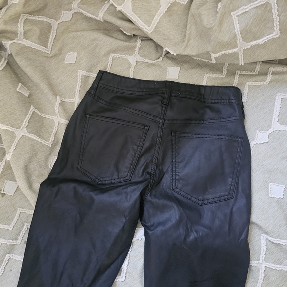 $118 Free People Spellbound Split Hem Black Coated High Rise Jeans - Picture 11 of 16